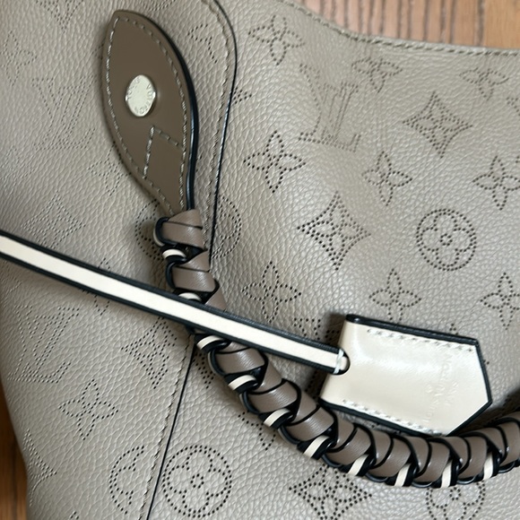 RARE Louis Vuitton Mahina Hina braided handles crossbody tote - Picture 4 of 15